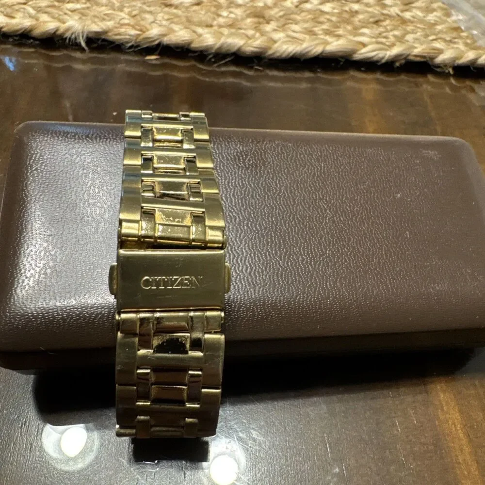 Citizen Quartz Mens Gold Tone Rectangular Day Date tank Watch 1002-S99299 HSB